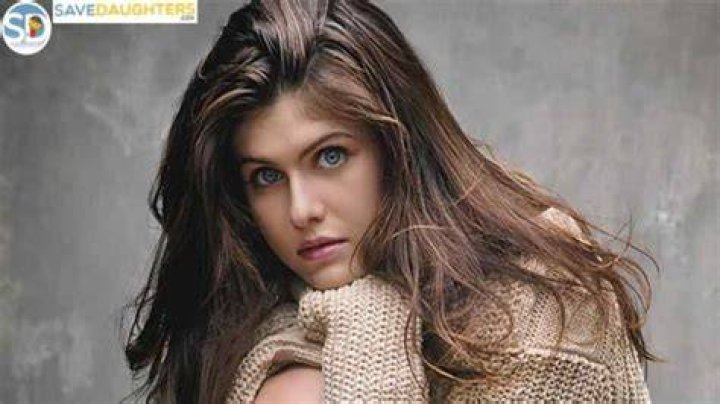 Alexandra Daddario Height, Age, Boyfriend, Biography, Wiki, Net Worth