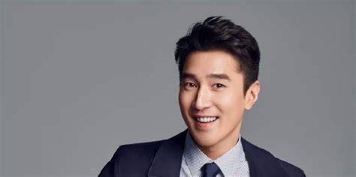 
Everything You Need To Know About Mark Chao – Wife, Kids 