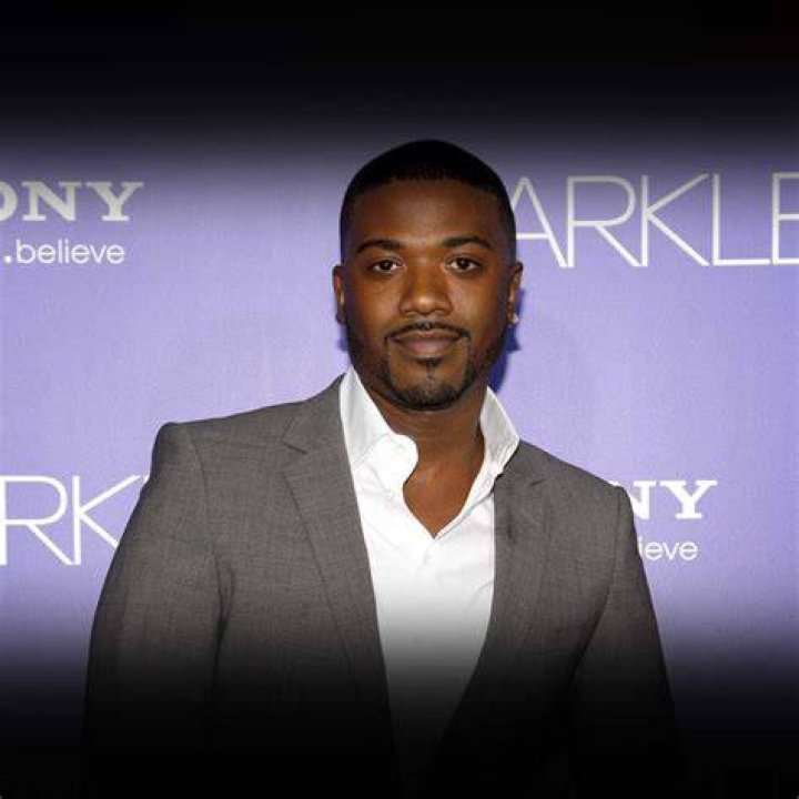 
Is Ray J Gay? Age, Height, Net Worth 